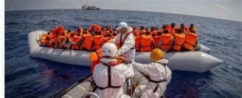 Libia Si Rovescia Barcone Con 700 Migranti A Bordo 373 In Salvo Msf