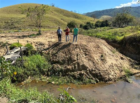 Prefeitura Realiza Servi O De Desassoreamento Em Rios De Itatiaia A