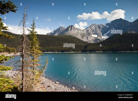 Lago de kananaskis superior fotografías e imágenes de alta resolución