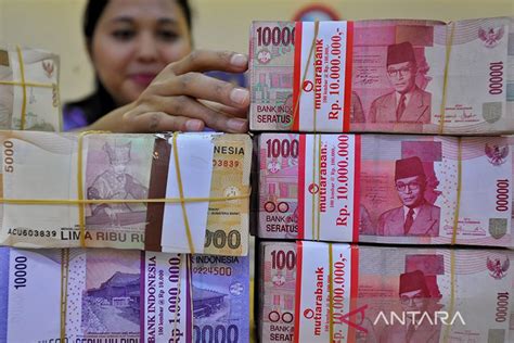 Rupiah Ditutup Melemah Jelang Hut Ri Dipicu Aksi Ambil Untung Antara