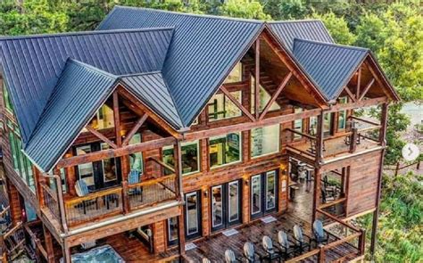 20 Awesome Log Cabin Mansions - clotheslinetinyhomes.com