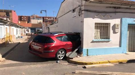 Un Veh Culo Se Empotra En Una Vivienda Abandonada De Xirivella Y El