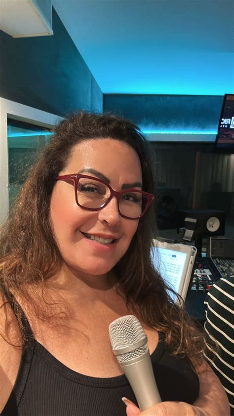 Gina Garcia entra em estúdio para produzir o mais novo projeto Samba