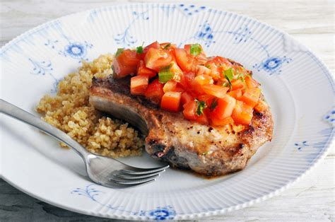 Koteletter med kogt bulgur og lækker tomatsalsa Lækker og nem aftensmad