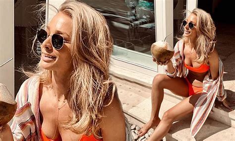 Anna Heinrich Flaunts Her Incredible Curves In Bikini On Vacation In Bali Daily Mail Online