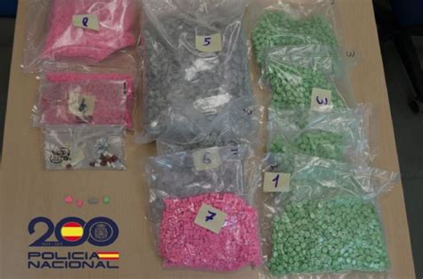 La Policía Nacional Detiene A Dos Personas Por Trafico De Drogas Incautando 13382 Pastillas De