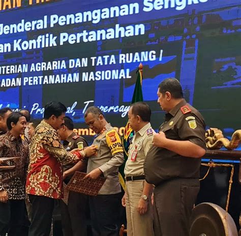 Dianggap Berprestasi Tangani Kasus Pertanahan Kajati Dan Kapolda Malut