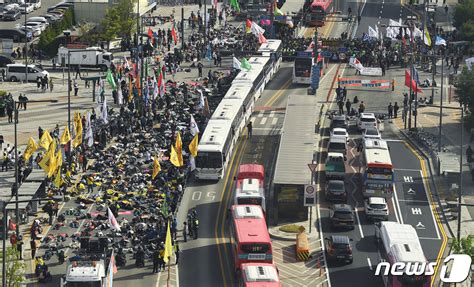 정부세종청사 도로위를 가득메운 기후정의 요구 퍼포먼스 네이트 뉴스