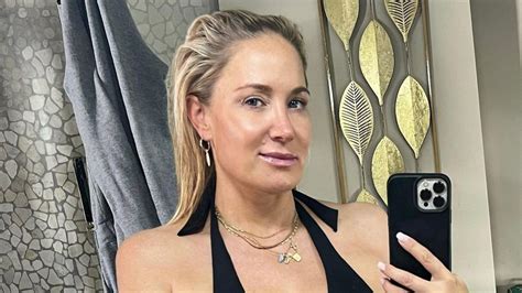 Janine Kunze Sie Begeistert Ihre Fans Mit Sexy Selfie Im Badeanzug