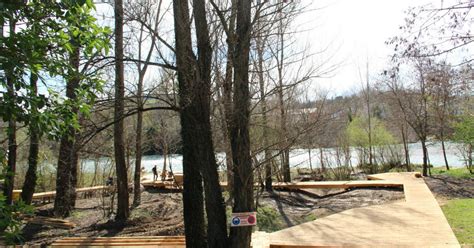 Crest Parc Du Bosquet Le Sentier Pour Personnes à Mobilité Réduite