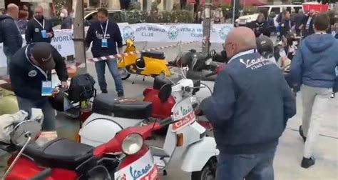 Vespa A Pontedera La Grande Festa Per Il Esimo Compleanno Gente Da