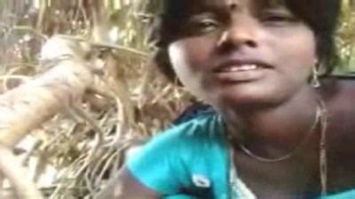 Gramathu Wife Pool Oombi Oothu Mulai Paal Tharum Tamil Sex Video