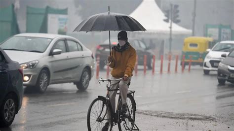 Imd Predicts Thunderstorm Rainfall Over Delhi Ncr Today Drop In Temp Likely Delhi News