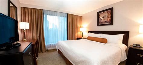 Vancouver Hotels | Rosedale on Robson Suite Hotel