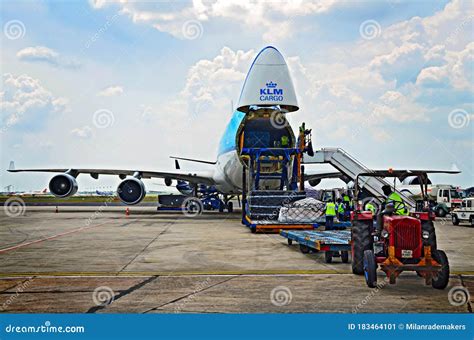 Boeing 747 Cargo Loading Via the Nose Door. Editorial Photo - Image of ...