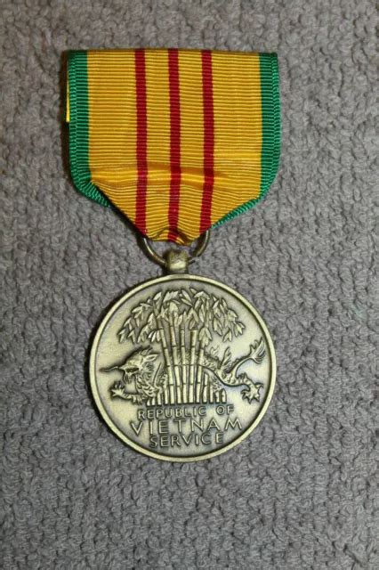 ORIGINAL US MILITÄR VIETNAMKRIEG Dienstmedaille mit Band Pin Back