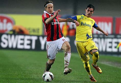 Captain Massimo Ambrosini Leaving Ac Milan After 18 Seasons Sports