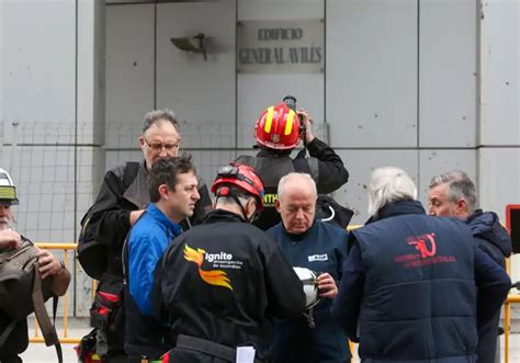 Expertos Investigan Las Causas Del Incendio En Campanar Y Examinan Los