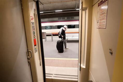 Renfe Y Ouigo Prohiben El Acceso Con Patinetes El Ctricos A Partir De