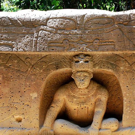 Altar Olmeca Escultura En Basalto Que Sugiere La Salida De Un