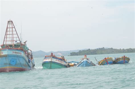 KKP Kejaksaan Tenggelamkan 10 Kapal Ilegal Fishing Di Laut Batam