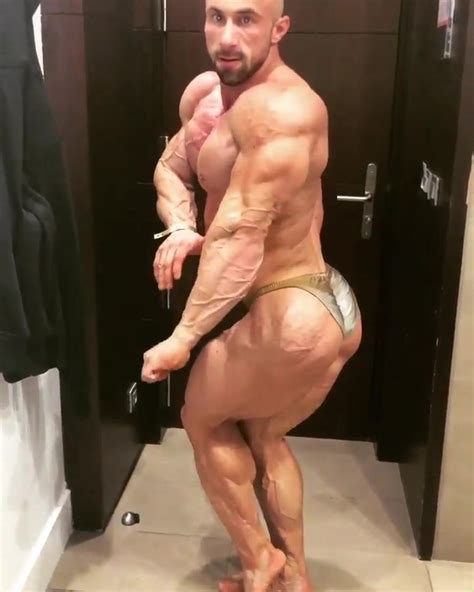 Hot Bodybuilder Posing Video ThisVid