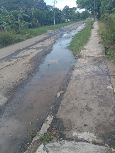 El Heraldo De Tuxpan Fuga De Agua Afecta A Residentes