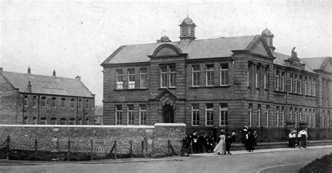 Tour Scotland Photographs: Old Photograph High School Grangemouth Scotland