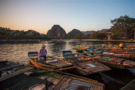 Rowing Boat Waiting for Passengers at Sunrise, Hoa Lu Tam Coc, Hoi an ...