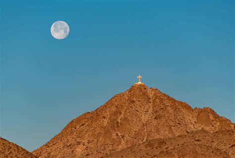 El Paso Faithful Can Mark Good Friday With Hike Up Mt Cristo Rey