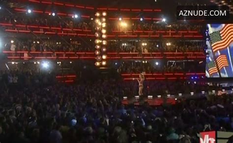 Kathy Griffin Bikini Scene In Vh1 Divas Salute The Troops AZNude