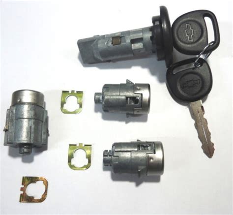 New GM OEM Chevy Ignition Doors Trunk Lock Key Cylinder Set With Keys