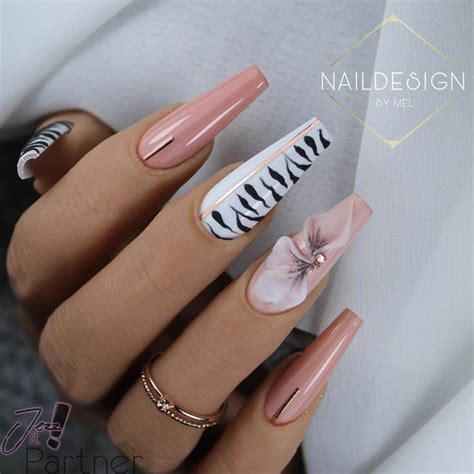 Chic Nude Coffin Nails That Are Holiday Date Perfect Dal Meets