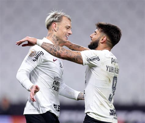 Dupla Repete Marca Realizada Em Ano Marcante Para O Corinthians