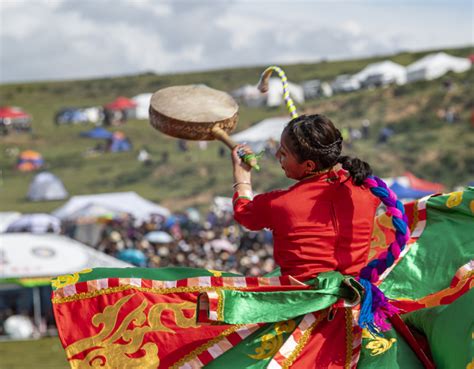 A Traditional Tibetan Dance Makes Moves Through The Ages China Story