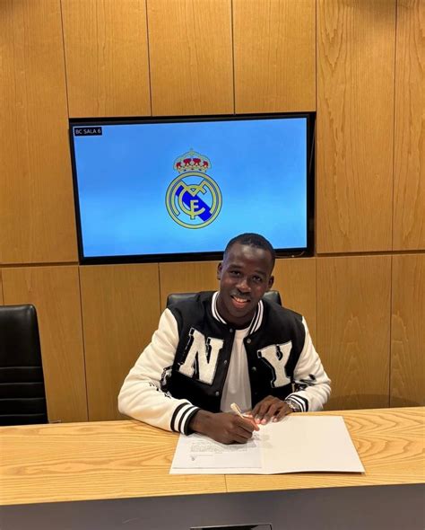 Lamini Fati A Sign Son Contrat Avec Le Real Madrid