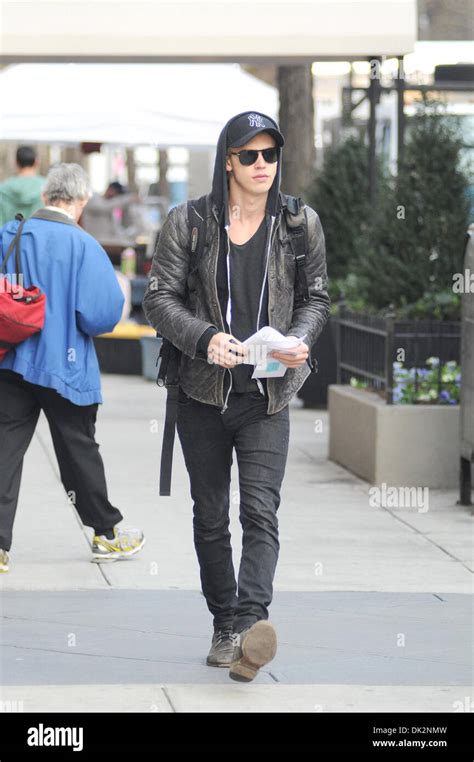 Austin Butler On Set Of The Carrie Diaries New Prequel Series To Sex