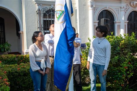 Izado de la Bandera Nacional y del Frente Sandinista de Liberación