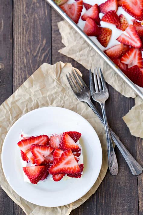 Strawberry Shortcake Bars I Heart Eating