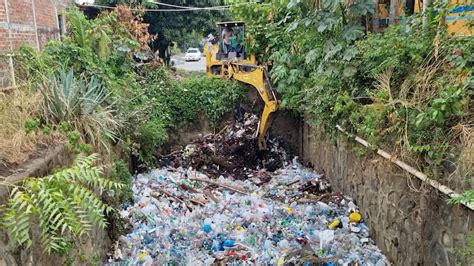 Quebrada Colapsa Por Acumulaci N De Basura Youtube