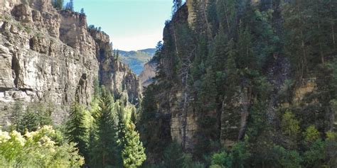 Hiking along Hanging Lake Trail | Hiking near Glenwood Springs, CO ...