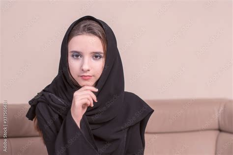 Arabic Girl Wearing Abaya Arab Young Girl Dressed In Black Abaya