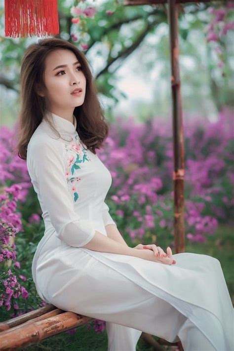 Pin By Tu Anh Pho On Áo Dài Áo Bà Ba Và Yếm Việt Nam Gợi Cảm