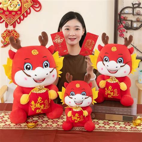 Satın Alın Zodiac Dragon Plush Doll Hold Lucky Bag 2024 Year Dragon