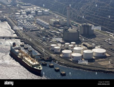 Lng Regasification Terminal Hi Res Stock Photography And Images Alamy