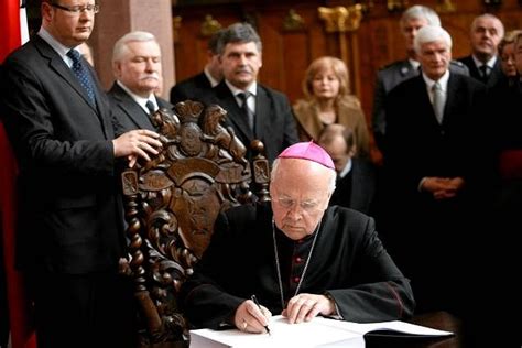 Abp Tadeusz Gocłowski trafił do szpitala po wylewie Sytuacja i stan