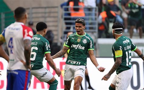 O jogador Richard Ríos da SE Palmeiras comemora seu gol contra a