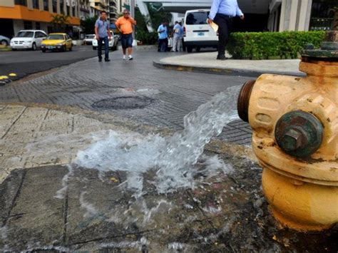 Emcali habilitó dos hidrantes para suministrar agua potable en barrios