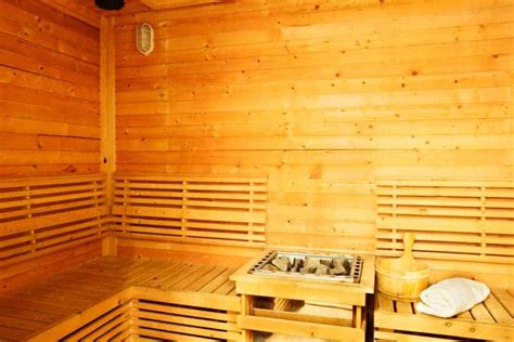 10 Amazing Health Benefits Of Using A Dry Sauna