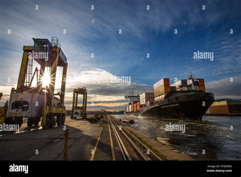 Container ship leaving port of Grangemouth Stock Photo - Alamy